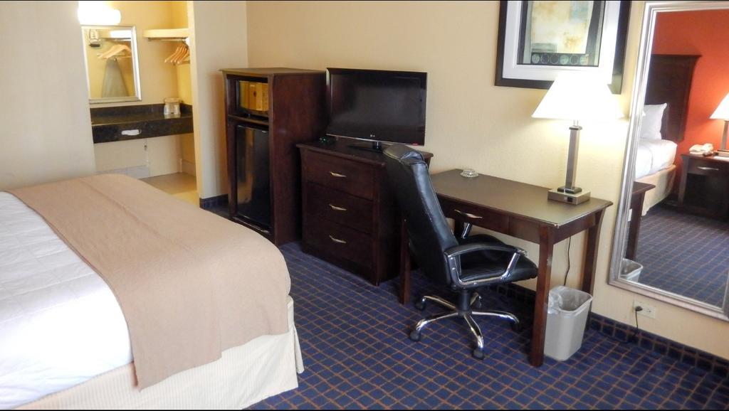 Executive Thibodaux New Orleans Hotel Exterior photo