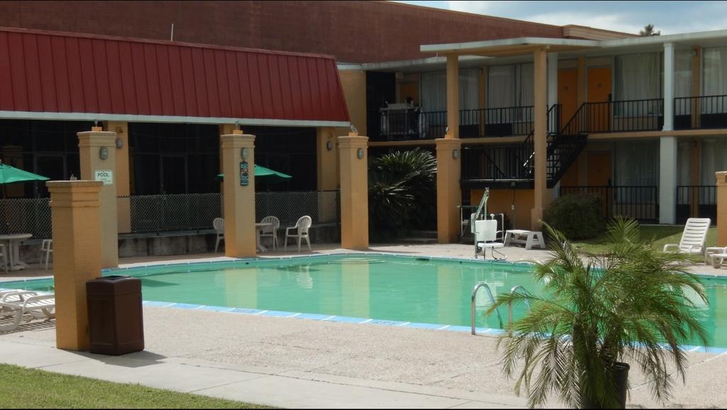Executive Thibodaux New Orleans Hotel Exterior photo