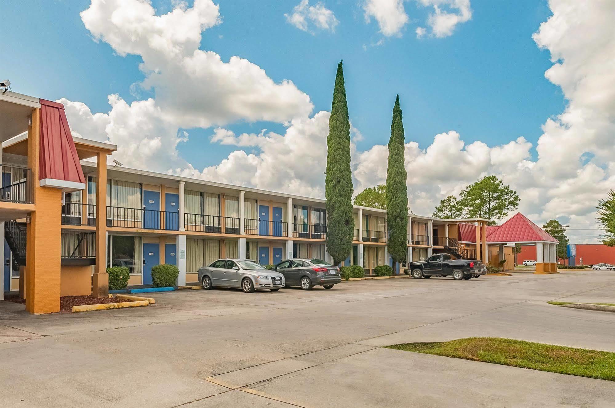 Executive Thibodaux New Orleans Hotel Exterior photo