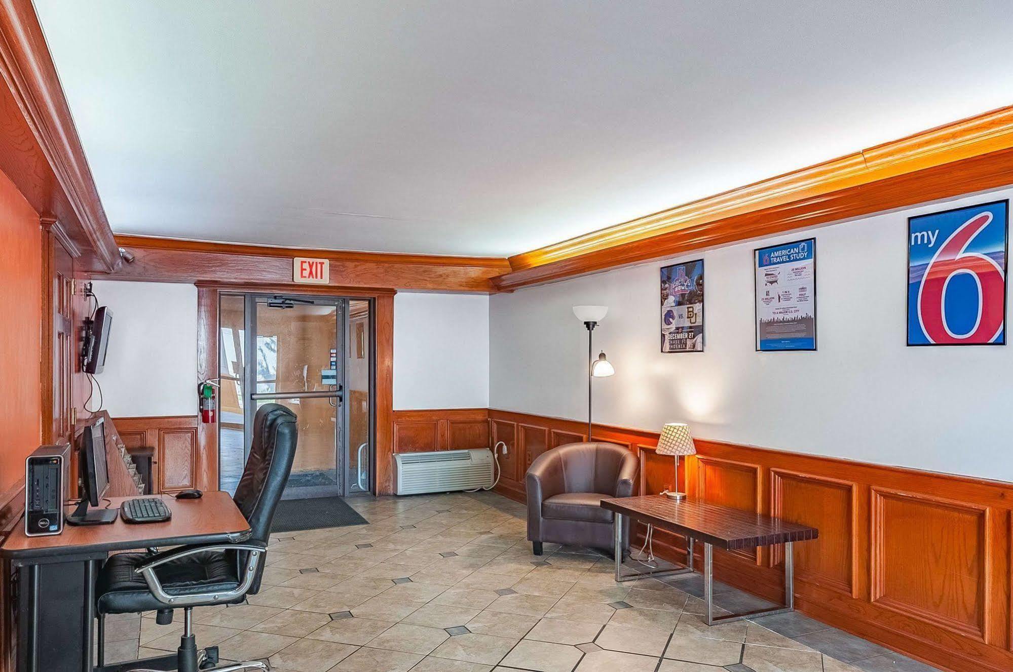 Executive Thibodaux New Orleans Hotel Exterior photo