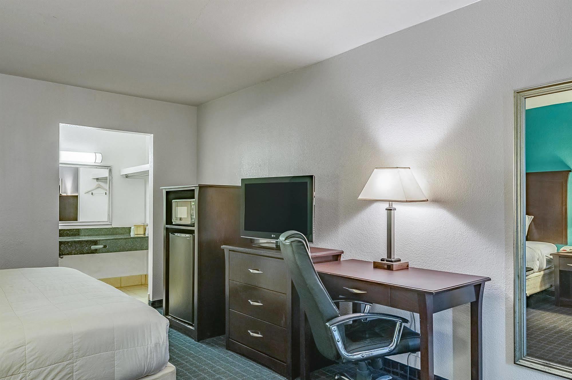 Executive Thibodaux New Orleans Hotel Exterior photo