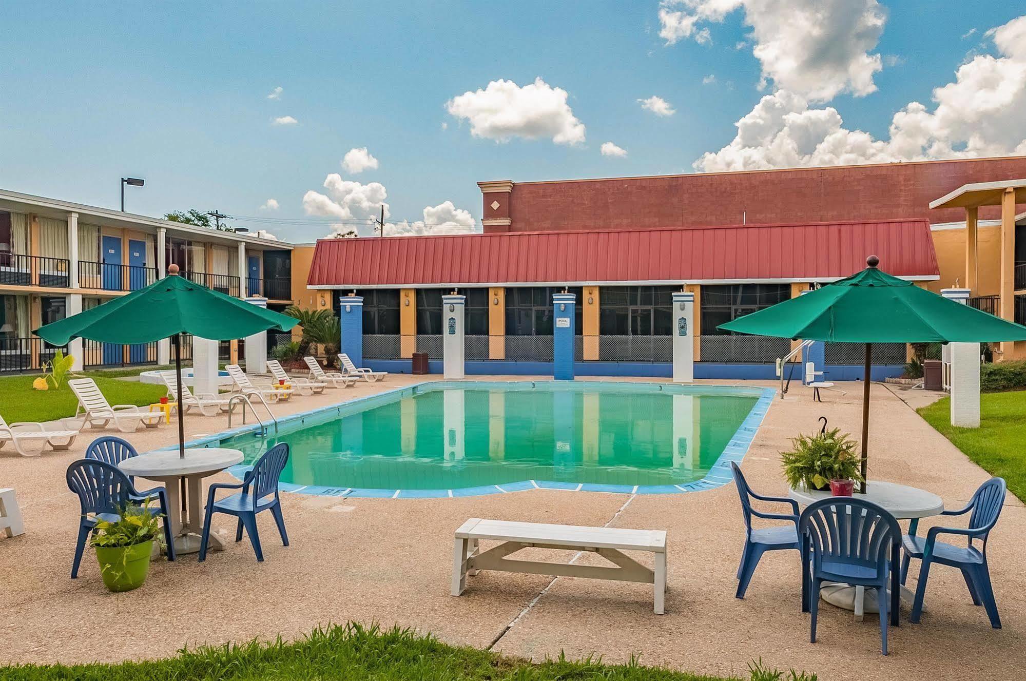 Executive Thibodaux New Orleans Hotel Exterior photo